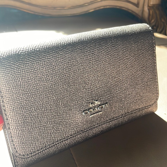 Metallic Bronze wallet coach - Picture 1 of 4